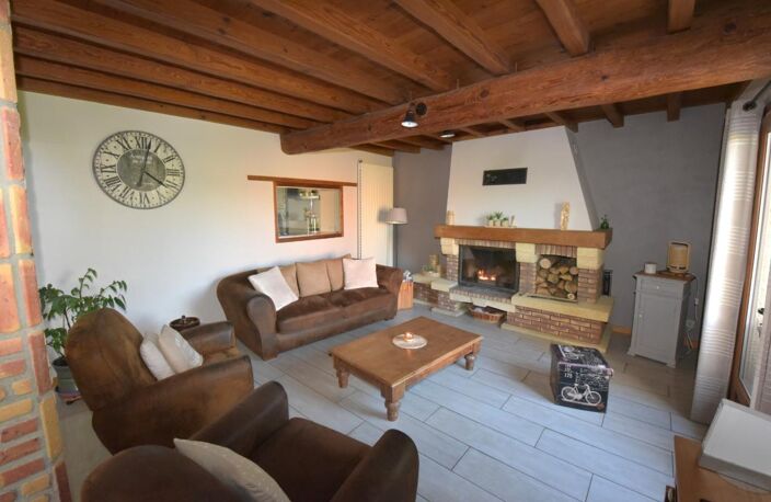 CORPS DE FERME T5 DE 1830 SUPERBEMENT RÉNOVÉ SUR TERRAIN ARBORÉ 6000 M² — photo 3