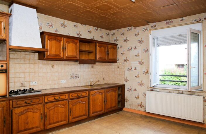A proximité de la Belgique et du Luxembourg MAISON DE VILLAGE 5 PIECES  164 m² À RÉNOVER – BEAU POTENTIEL ! — photo 3
