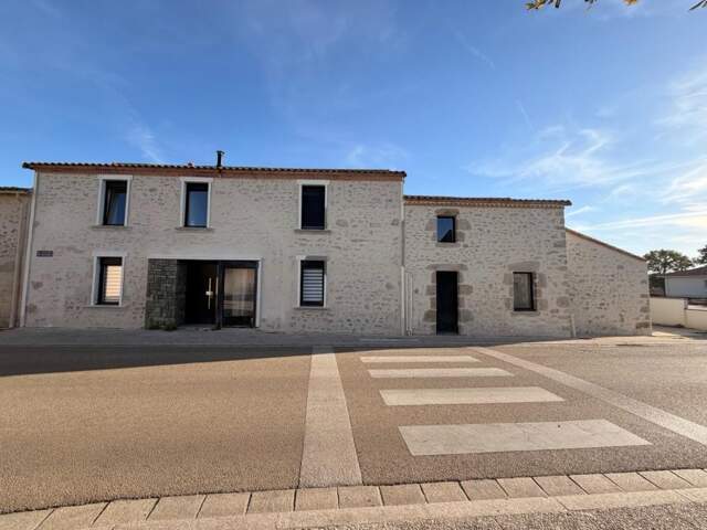 Maison à vendre 7 pièces SAINT MARTIN DES TILLEULS (85) — photo du bien