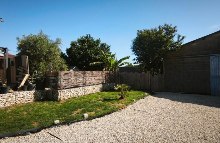 Baisse de prix !!!! Ensemble immobilier composé d’une magnifique maison en pierre pleine de charme d'environ 120m2 et d’une seconde maison à rénover d'environ 60m2. SAINT GELAIS (79) — photo 4