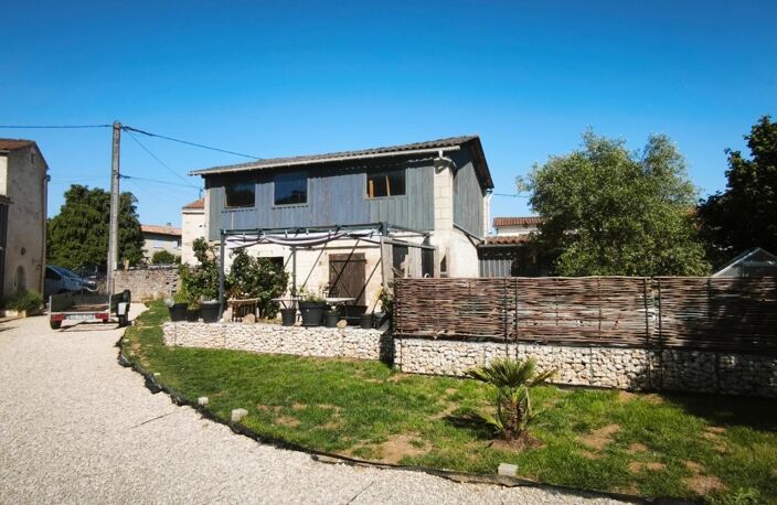 Baisse de prix !!!! Ensemble immobilier composé d’une magnifique maison en pierre pleine de charme d'environ 120m2 et d’une seconde maison à rénover d'environ 60m2. SAINT GELAIS (79) — photo 5