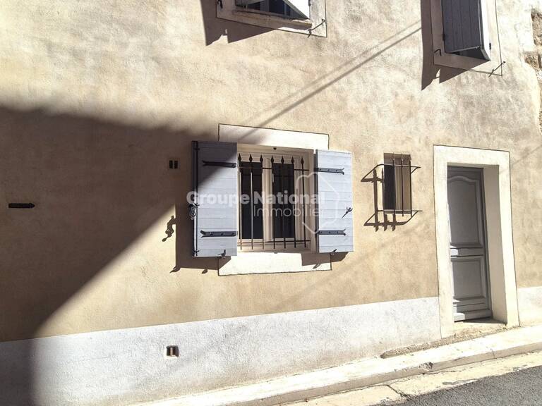 PERNES-LES-FONTAINES - MAISON DE VILLAGE AVEC TERRASSE — photo 1