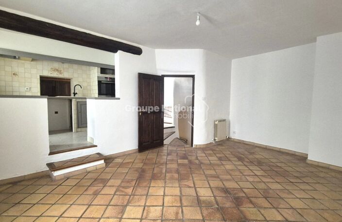 PERNES-LES-FONTAINES - MAISON DE VILLAGE AVEC TERRASSE — photo 4