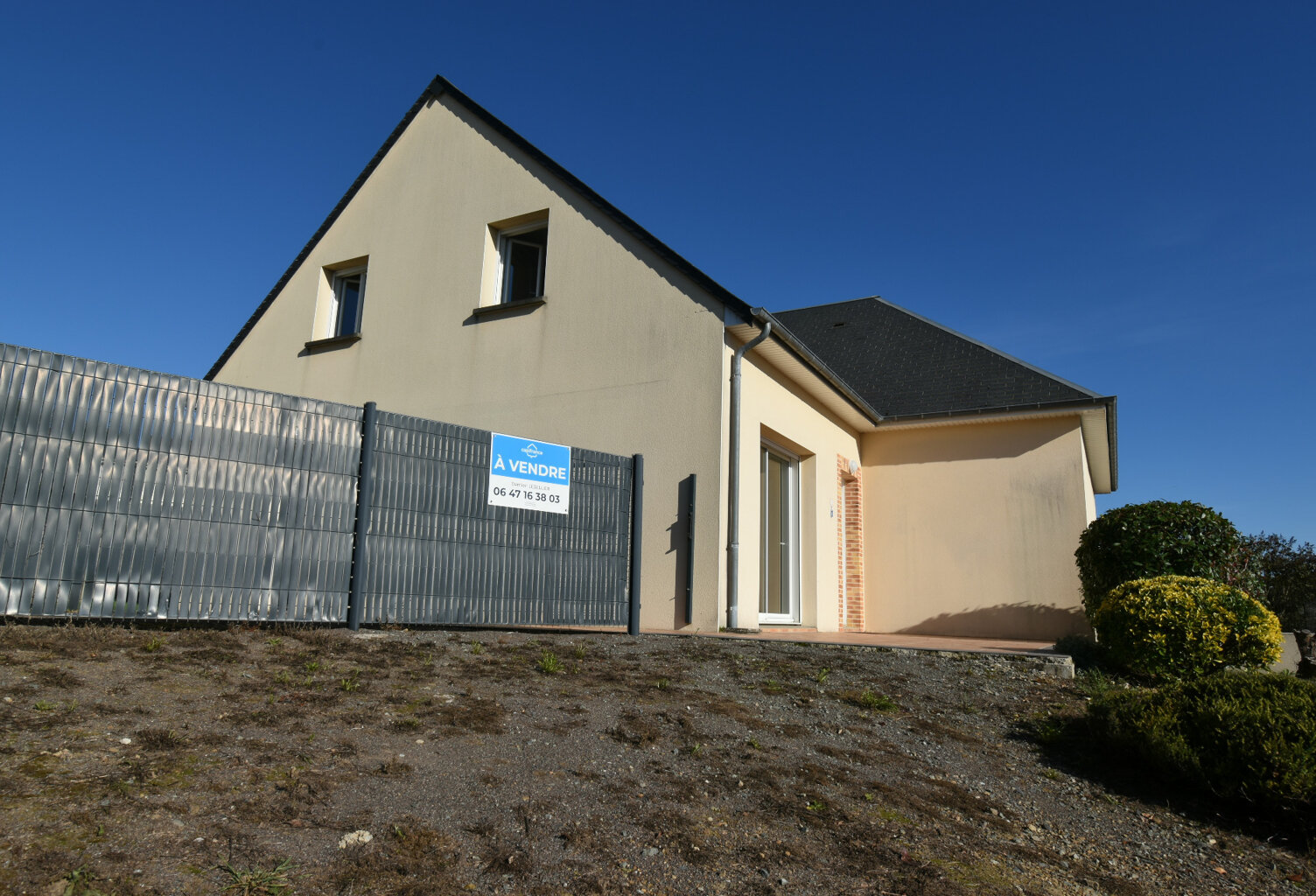 RARE À DOMFRONT-EN-POIRAIE – MAISON 4 CHAMBRES AVEC JARDIN ET GARAGE — photo 1