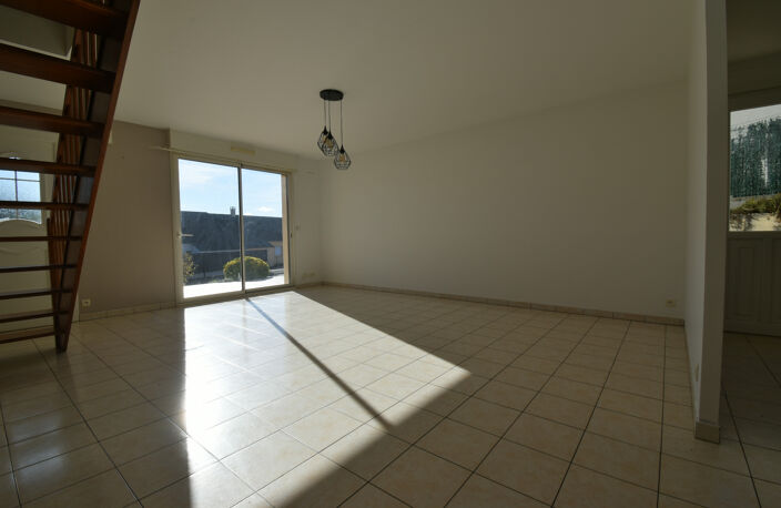 RARE À DOMFRONT-EN-POIRAIE – MAISON 4 CHAMBRES AVEC JARDIN ET GARAGE — photo 2