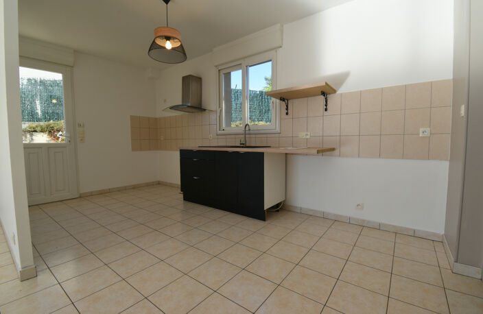 RARE À DOMFRONT-EN-POIRAIE – MAISON 4 CHAMBRES AVEC JARDIN ET GARAGE — photo 4