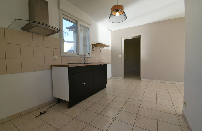 RARE À DOMFRONT-EN-POIRAIE – MAISON 4 CHAMBRES AVEC JARDIN ET GARAGE — photo 5