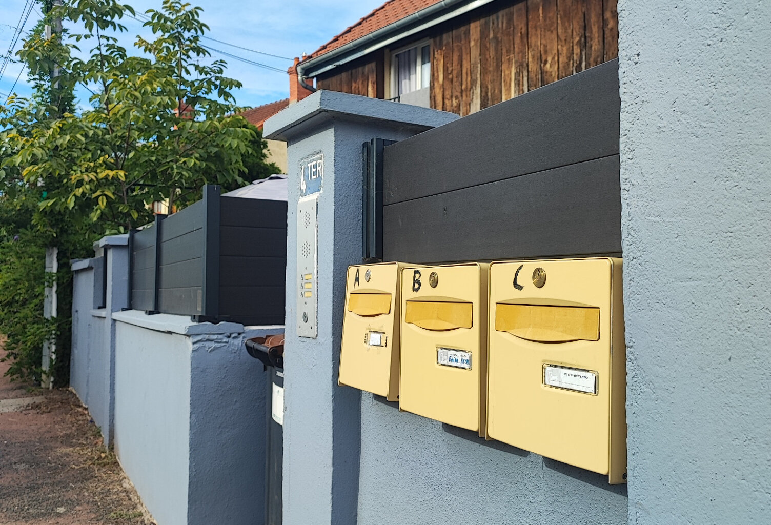 NEVERS – IMMEUBLE DE RAPPORT ~340 m² | 3 APPARTEMENTS | DOUBLE STRATÉGIE INVESTISSEUR — photo 1