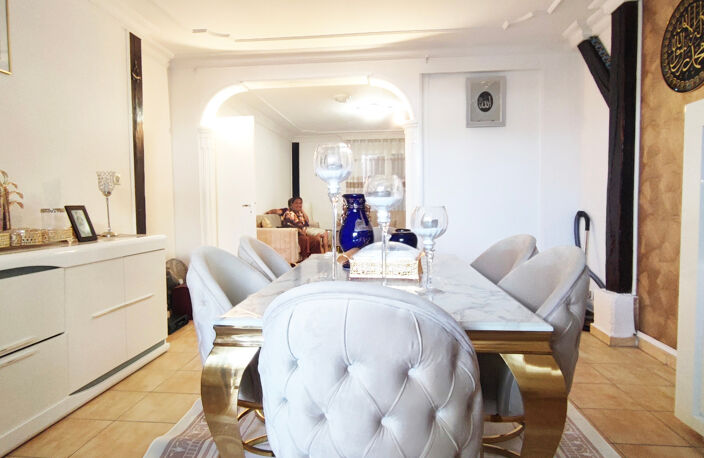 NEVERS – APPARTEMENT ENTIÈREMENT RÉNOVÉ DE 135 M² AVEC TERRASSE COUVERTE – IDÉAL FAMILLE / INVESTISSEUR — photo 2