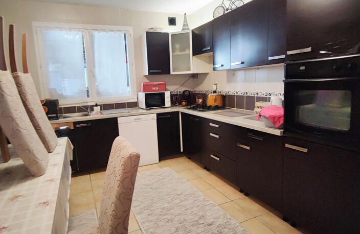 NEVERS – APPARTEMENT ENTIÈREMENT RÉNOVÉ DE 135 M² AVEC TERRASSE COUVERTE – IDÉAL FAMILLE / INVESTISSEUR — photo 3