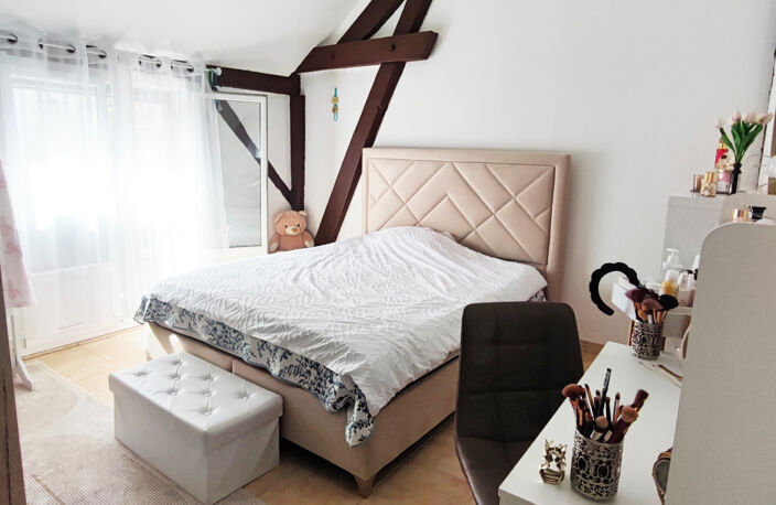 NEVERS – APPARTEMENT ENTIÈREMENT RÉNOVÉ DE 135 M² AVEC TERRASSE COUVERTE – IDÉAL FAMILLE / INVESTISSEUR — photo 4