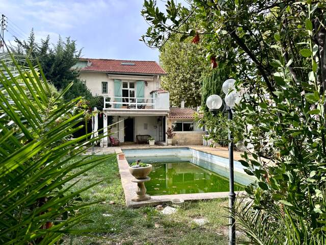 MARSEILLE 11ᵉ – LA POMME | MAISON DE CHARME DES ANNÉES 1920 – 190 M² – JARDIN, PISCINE ET GARAGE — photo du bien