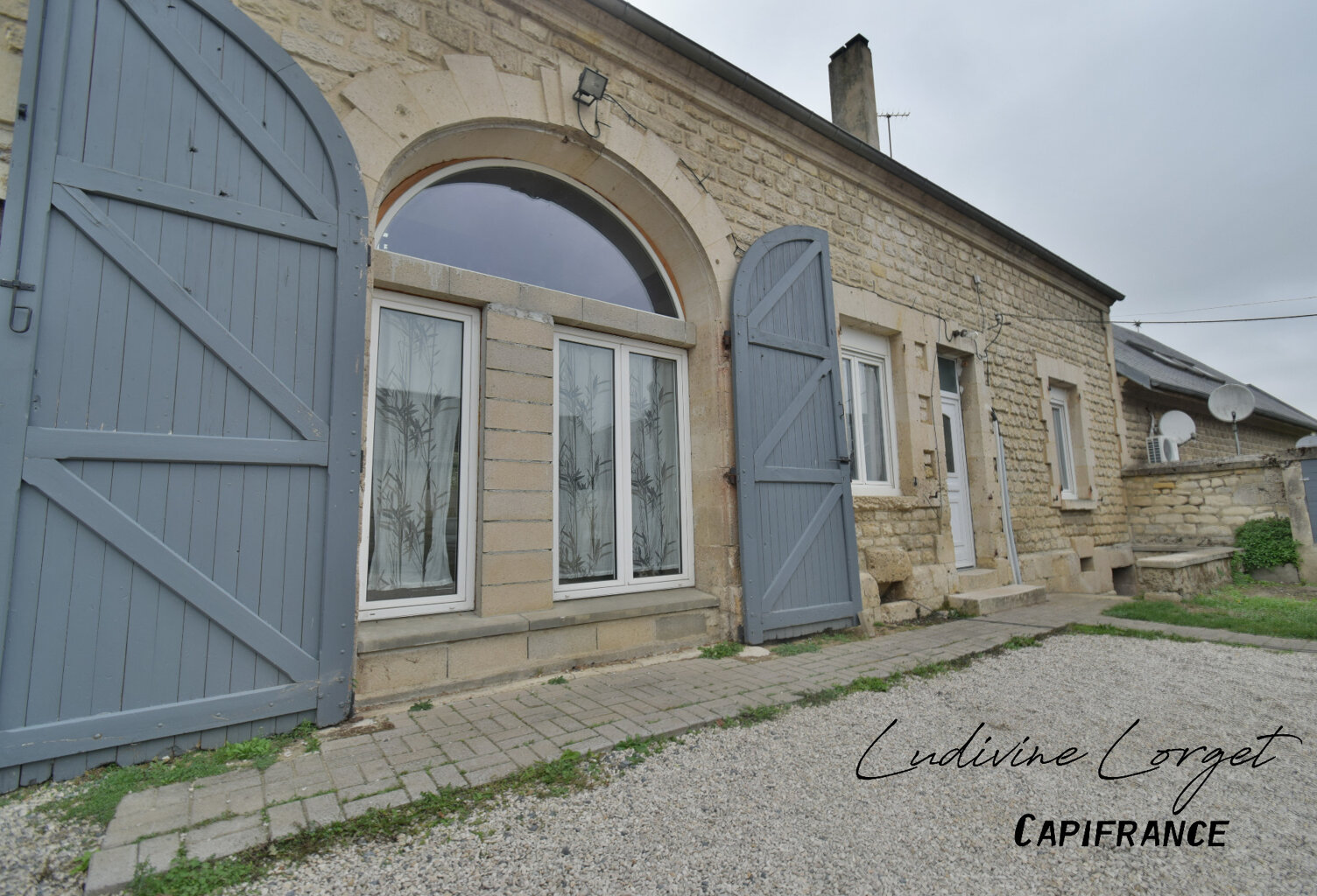LEUILLY SOUS COUCY (02)- 160m2-Maison en pierre à vendre 7 pièces - 6 chambres dont une suite parentale de plain-pied - Garage – Dépendance - Terrain clos de 1 199 m² — photo 1