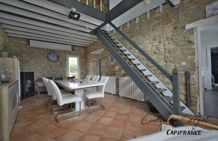 LEUILLY SOUS COUCY (02)- 160m2-Maison en pierre à vendre 7 pièces - 6 chambres dont une suite parentale de plain-pied - Garage – Dépendance - Terrain clos de 1 199 m² — photo 2