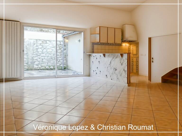 Bon-Encontre, maison mitoyenne de 106 m² habitables avec 3 chambres, cour, garage, parking — photo 1