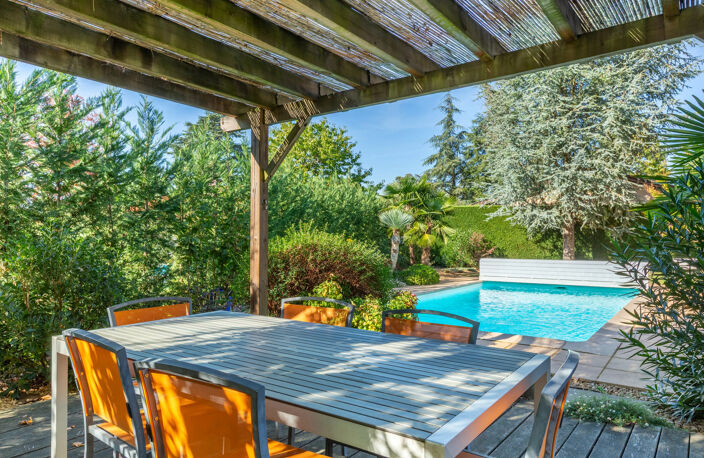 LA TOUR-DE-SALVAGNY – MAISON DE 178 M², 5 CHAMBRES ET PISCINE CHAUFFÉE — photo 2