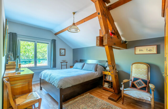 LA TOUR-DE-SALVAGNY – MAISON DE 178 M², 5 CHAMBRES ET PISCINE CHAUFFÉE — photo 5