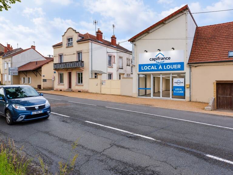 Local/bureau 245M2 à louer PARAY LE MONIAL (71) prox centre-ville 1350 € HT/mois — photo 1