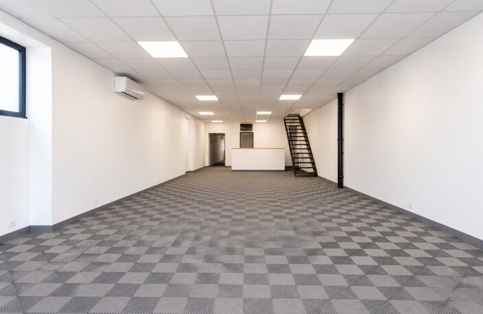 Local/bureau 245M2 à louer PARAY LE MONIAL (71) prox centre-ville 1350 € HT/mois — photo 4