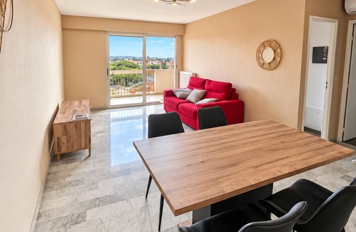 VALLAURIS – GOLFE-JUAN | ÉLÉGANT 2 PIÈCES DE 50 M² AVEC TERRASSE DE 12 M², VUE MER ET MONTAGNE — photo 2