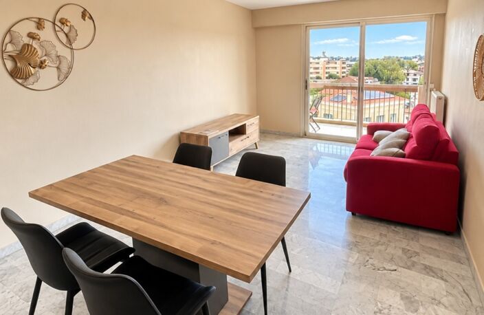 VALLAURIS – GOLFE-JUAN | ÉLÉGANT 2 PIÈCES DE 50 M² AVEC TERRASSE DE 12 M², VUE MER ET MONTAGNE — photo 3