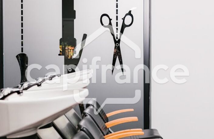 salon de coiffure à vendre proche VOURLES (69) exclu, salon de coiffure avec appartement à l'étage — photo 2