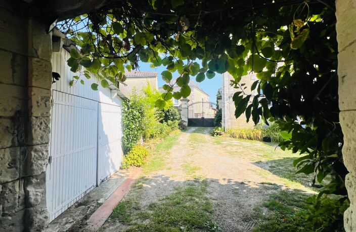 Maison de village 100m² + dependances et grand terrain — photo 3