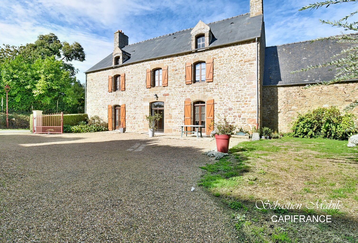 Maison de caractère à vendre + gîte à Roz sur Couesnon (35) en Bretagne en Baie du Mont Saint Michel — photo 1