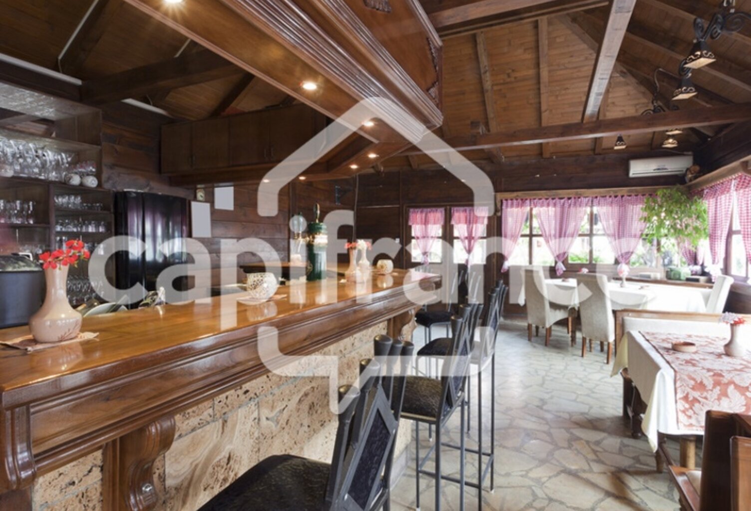 Fonds de commerce Restaurant de 120m2  à vendre proche de SUCE SUR ERDRE (44) avec terrasse extérieure — photo 1
