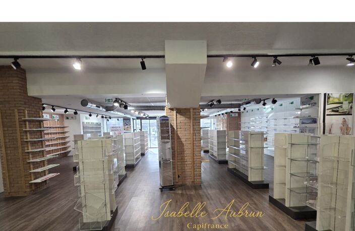 À VENDRE OU À LOUER – ENSEMBLE COMMERCIAL DE 416 m² À VOIRON — photo 2