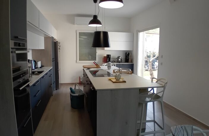 MAISON PLAIN PIED AVEC PISCINE ET SANS VIS A VIS — photo 2