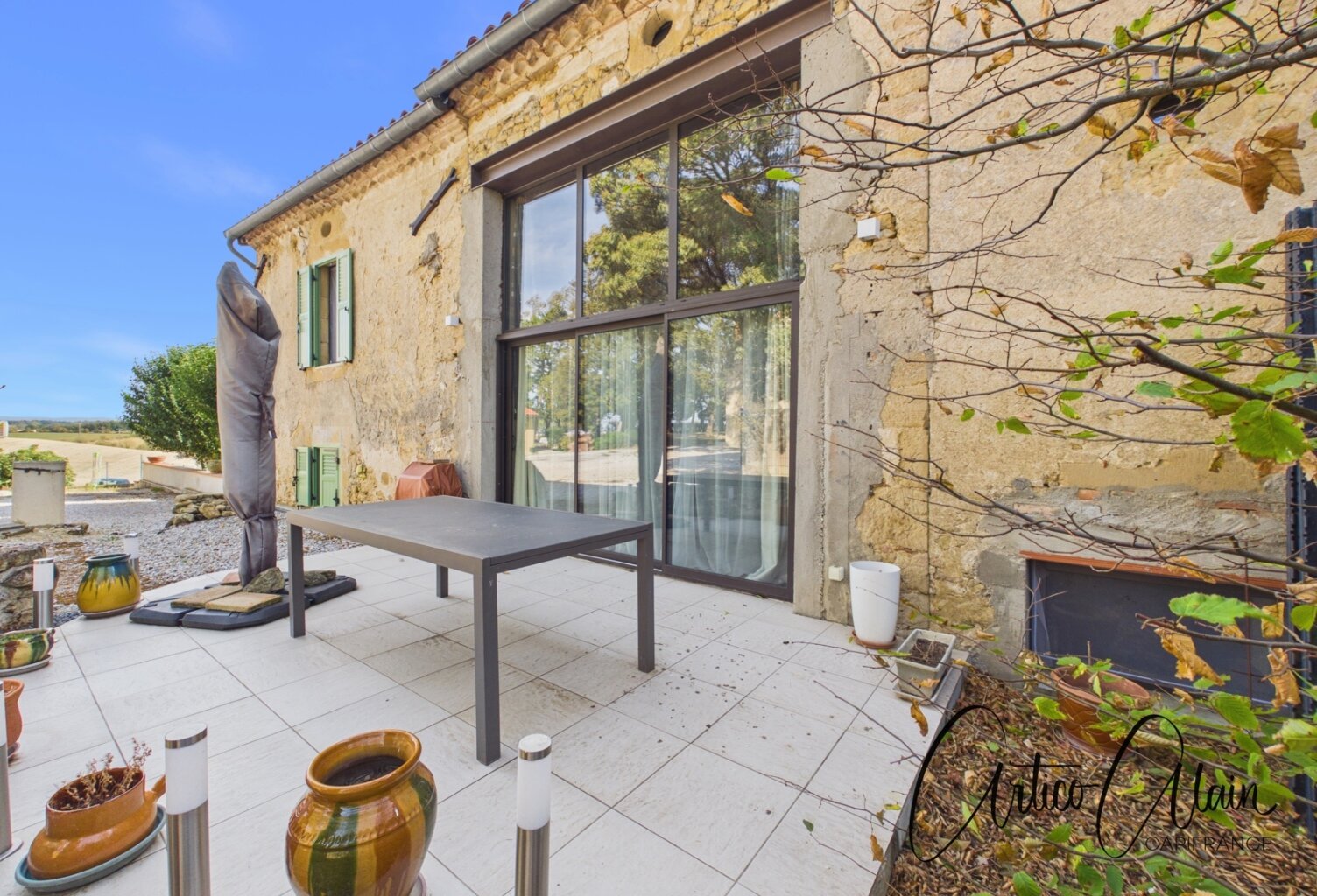 Maison en pierre de 179 m² entièrement rénovée avec jardin et terrasse — photo 1
