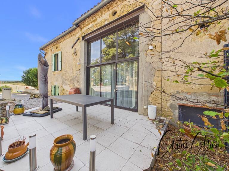 Maison en pierre de 179 m² entièrement rénovée avec jardin et terrasse — photo 1