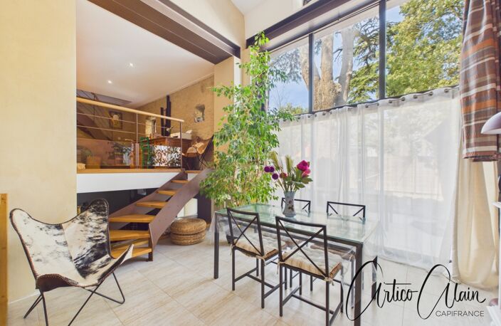 Maison en pierre de 179 m² entièrement rénovée avec jardin et terrasse — photo 2