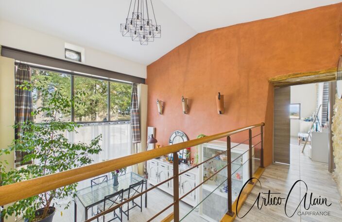 Maison en pierre de 179 m² entièrement rénovée avec jardin et terrasse — photo 4