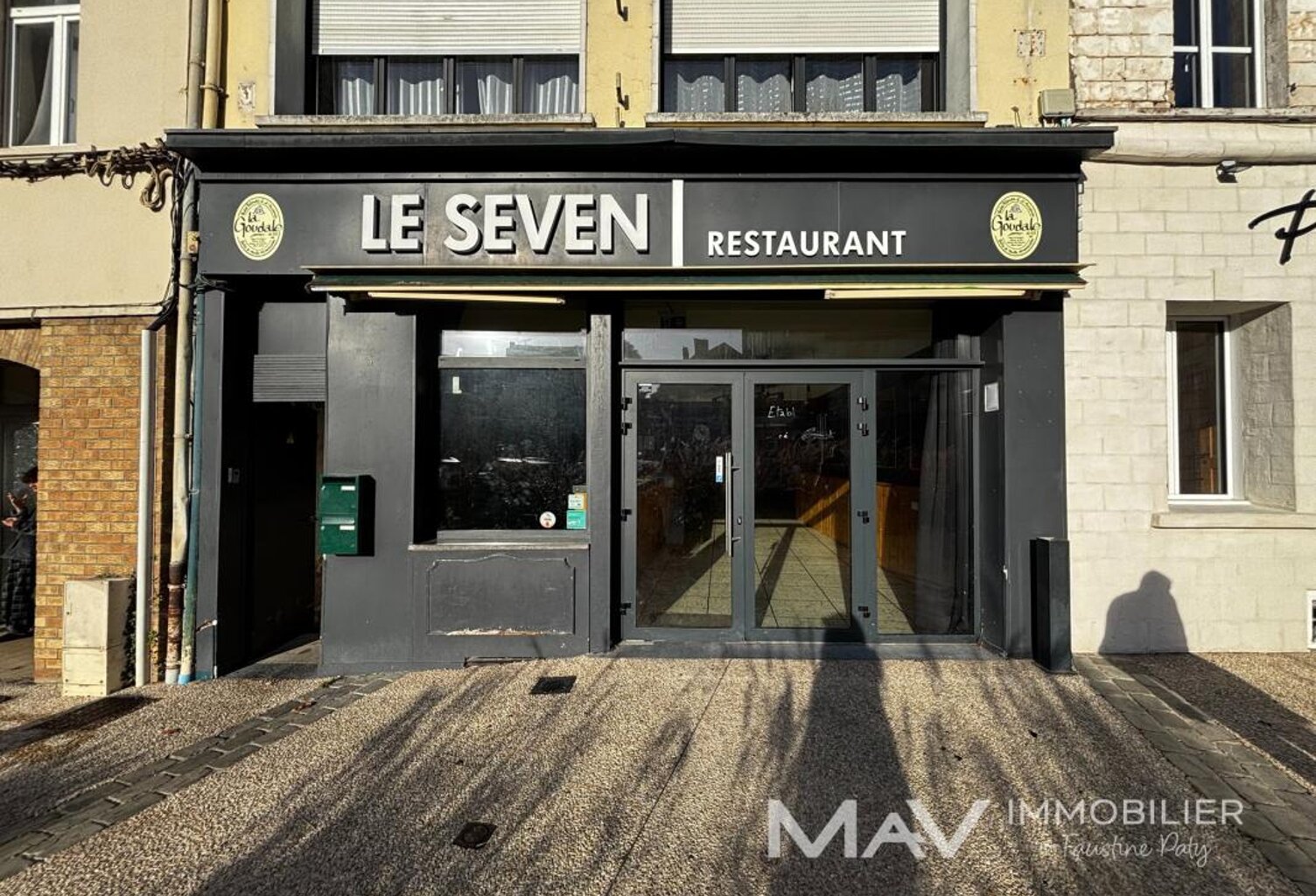 FAUQUEMBERGUES - LOCAL COMMERCIAL DE 104M² SUR GRAND PLACE — photo 1