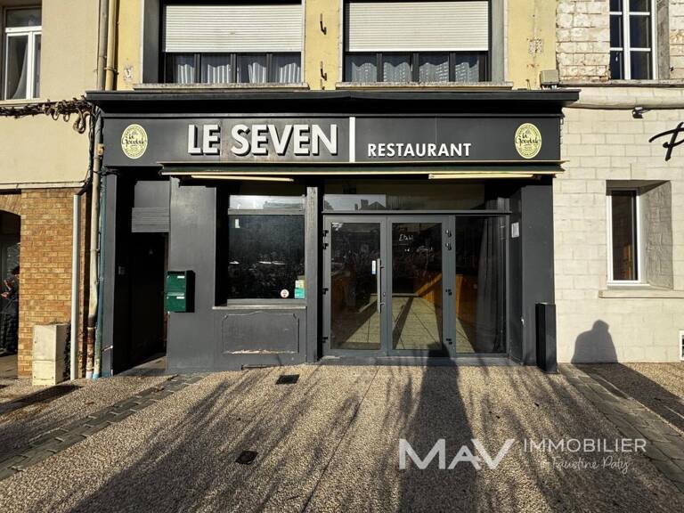 FAUQUEMBERGUES - LOCAL COMMERCIAL DE 104M² SUR GRAND PLACE — photo 1