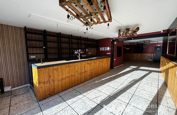 FAUQUEMBERGUES - LOCAL COMMERCIAL DE 104M² SUR GRAND PLACE — photo 2