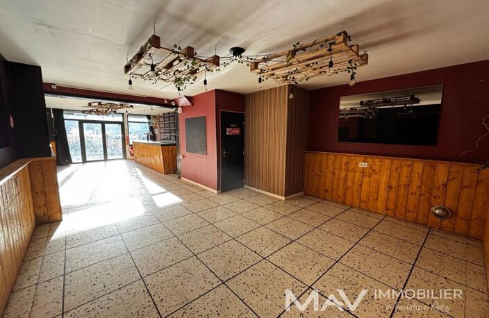FAUQUEMBERGUES - LOCAL COMMERCIAL DE 104M² SUR GRAND PLACE — photo 4