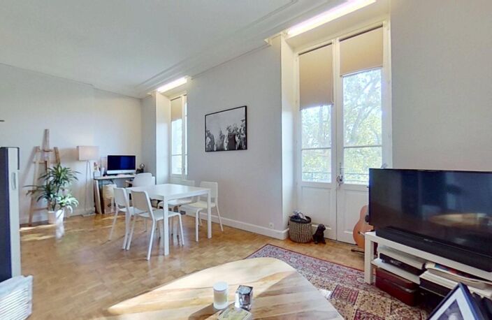 25 cours d'Herbouville - Lyon - 69004 - T2 Meublé - 990 €CC — photo 2