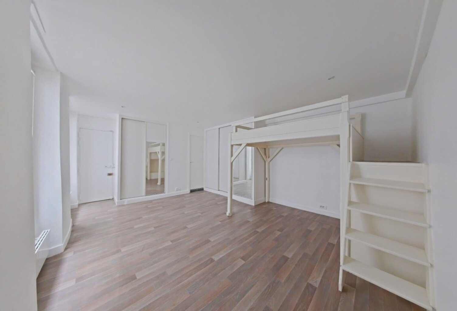 STUDIO - COMMERCES / CROIX NIVERT — photo 1
