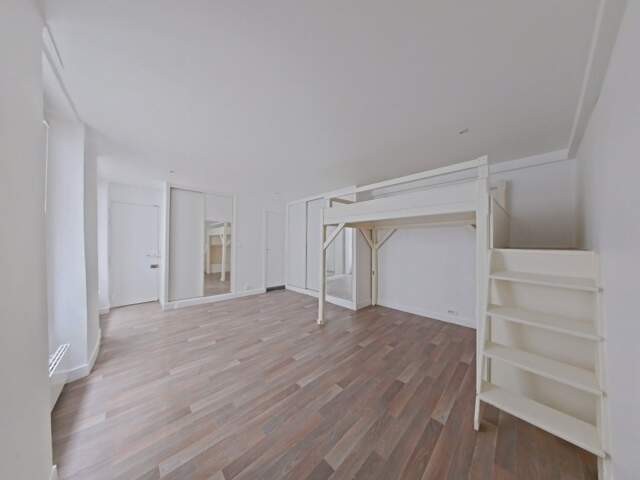 STUDIO - COMMERCES / CROIX NIVERT — photo du bien