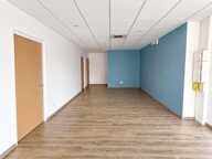 A PAREMPUYRE - Local de 81 m² avec parkings — photo 2