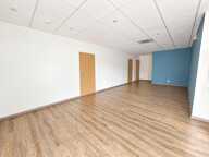 A PAREMPUYRE - Local de 81 m² avec parkings — photo 3