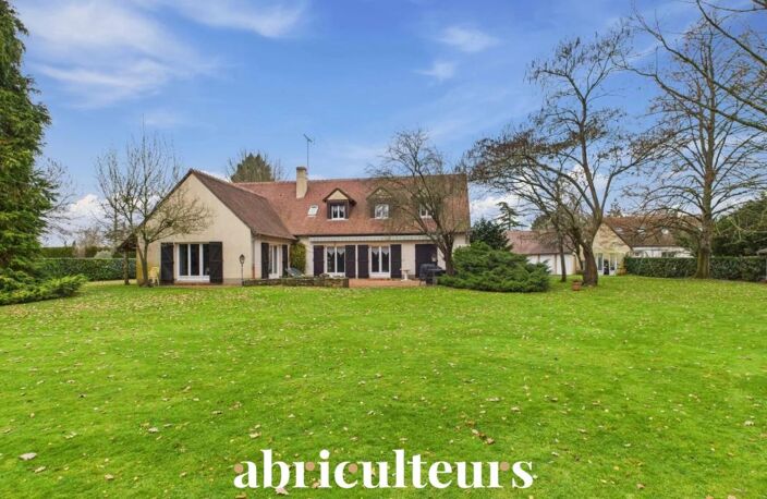 Maison familiale de 260 m² avec dépendances et parc paysager de à Ruaudin — photo 2
