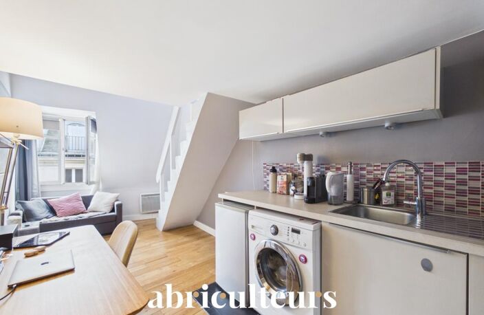 Duplex sous les toits, 3 m sous plafond, Paris 1er (Sentier / Palais-Royal) — photo 2