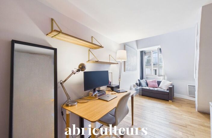 Duplex sous les toits, 3 m sous plafond, Paris 1er (Sentier / Palais-Royal) — photo 3