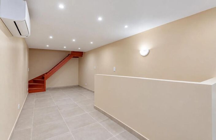 Maison de ville entièrement rénovée 90m2 au centre de Marseillan — photo 3