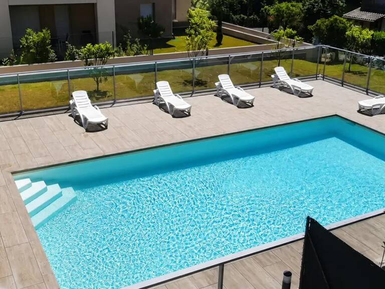 3 PIÈCES AVEC GRANDE TERRASSE, PISCINE ET 2 GARAGES ÉLECTRIFIÉS — photo 1