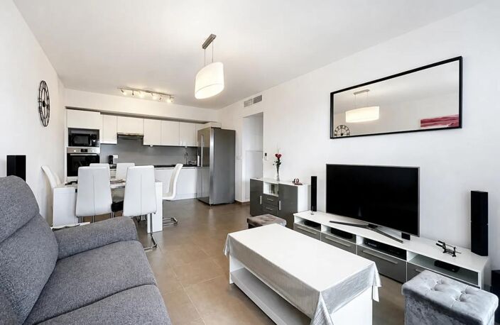 3 PIÈCES AVEC GRANDE TERRASSE, PISCINE ET 2 GARAGES ÉLECTRIFIÉS — photo 3